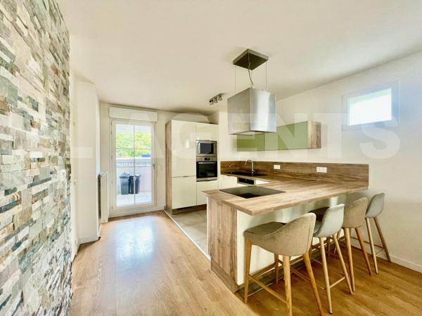 T4 de 78 m2 - Quartier centre ville avec jardin et parking.