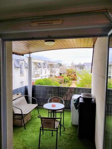 Appartement avec grand balcon et piscine