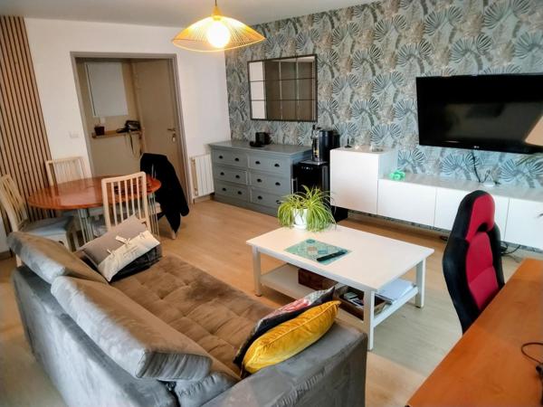 Appartement avec grand balcon et piscine