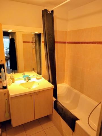Appartement avec grand balcon et piscine
