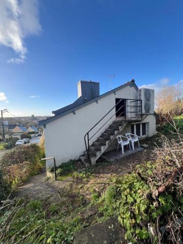 Quimperlé basse ville Maison 3CH + dépendances, calme, terrain constructible