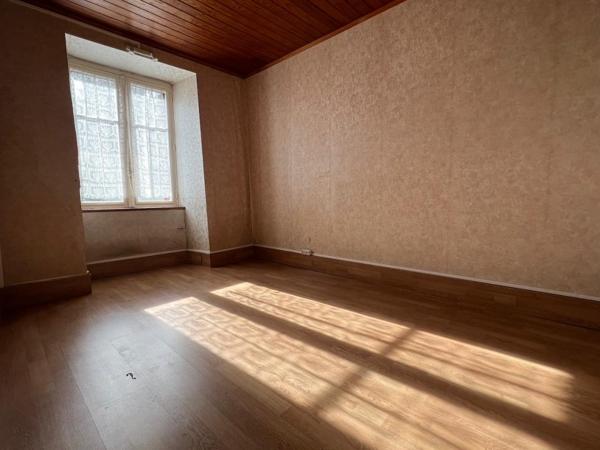 Quimperlé basse ville Maison 3CH + dépendances, calme, terrain constructible