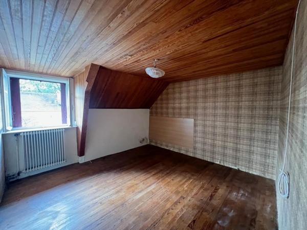 Quimperlé basse ville Maison 3CH + dépendances, calme, terrain constructible