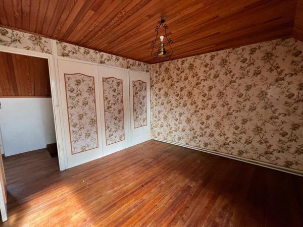 Quimperlé basse ville Maison 3CH + dépendances, calme, terrain constructible