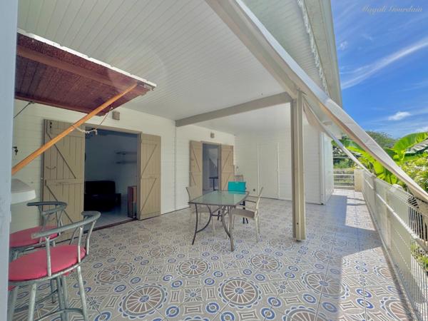 Grande villa de charme – Fort potentiel locatif – Quartier recherché de la Coulée à Saint-François