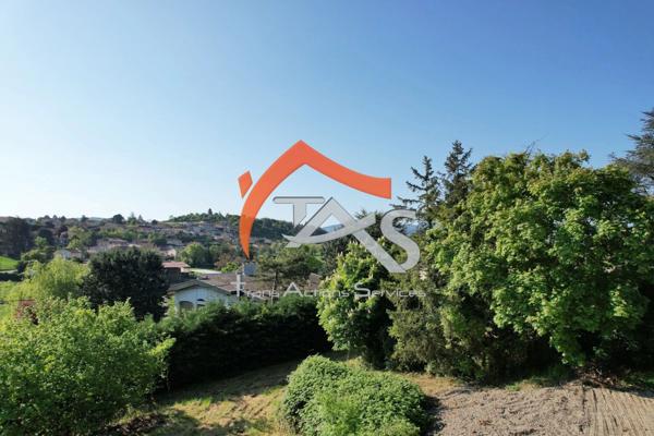 Vente Terrain 1071 m2 à Saint-Martin-la-Plaine