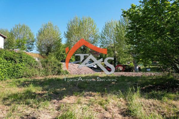 Vente Terrain 1071 m2 à Saint-Martin-la-Plaine