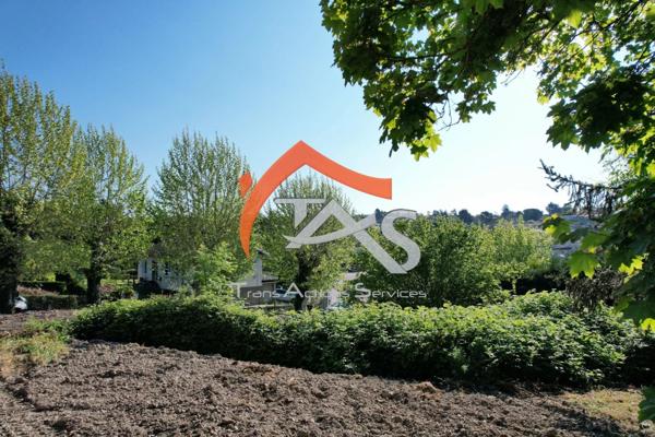 Vente Terrain 1071 m2 à Saint-Martin-la-Plaine