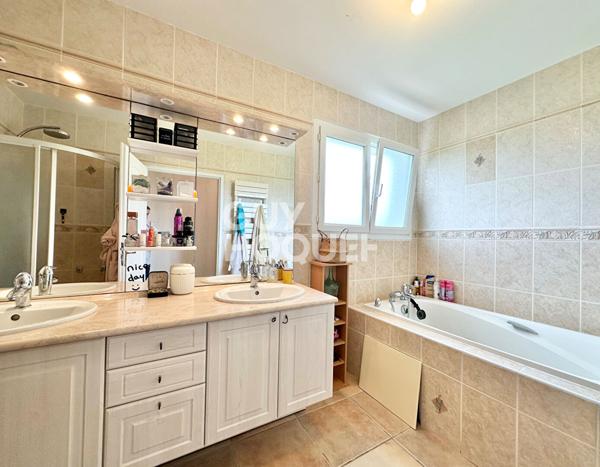 Maison de plain pied proche d'HAGETMAU de 111 m² avec piscine