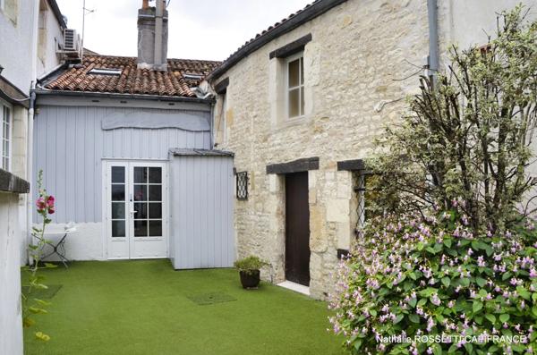 Maison à vendre SURGERES (17) Ensemble immobilier de 148 m² hab. à remettre au goût du jour!