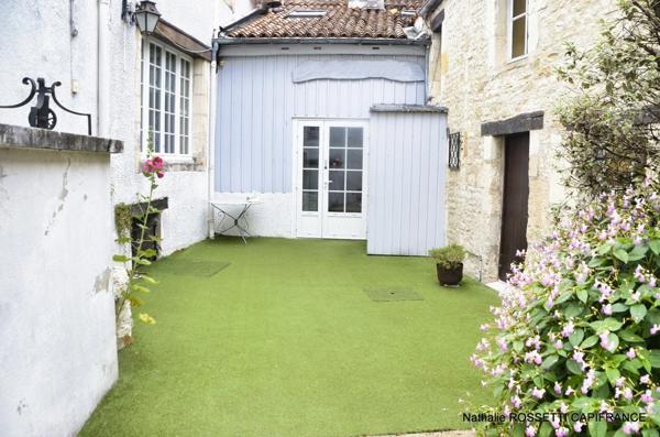 Maison à vendre SURGERES (17) Ensemble immobilier de 148 m² hab. à remettre au goût du jour!