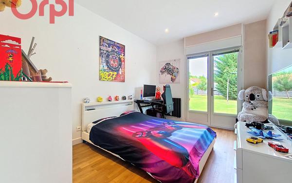 Maison à vendre    8 pièces •  Saint-Yorre