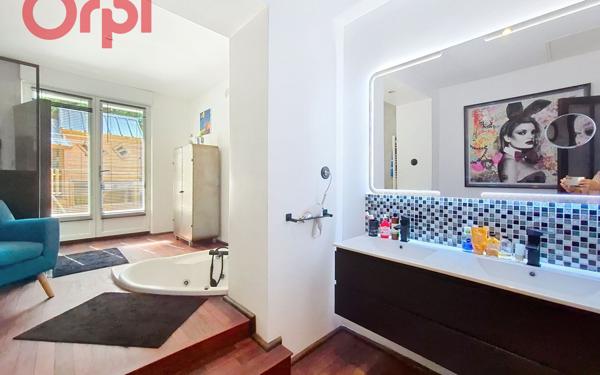 Maison à vendre    8 pièces •  Saint-Yorre