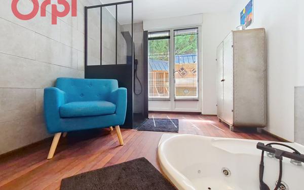 Maison à vendre    8 pièces •  Saint-Yorre