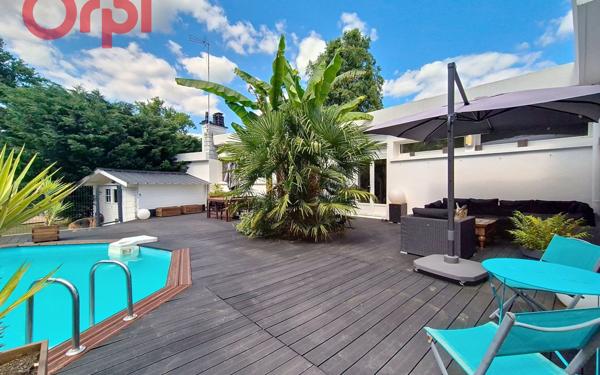 Maison à vendre    8 pièces •  Saint-Yorre