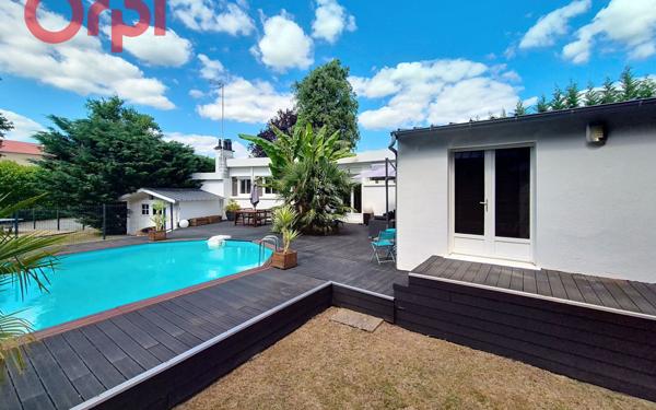 Maison à vendre    8 pièces •  Saint-Yorre