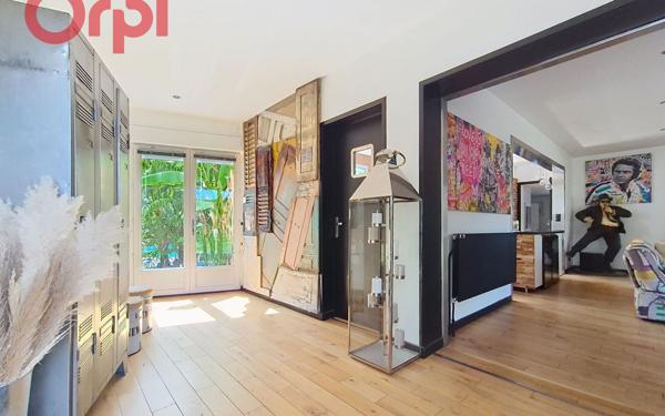 Maison à vendre    8 pièces •  Saint-Yorre