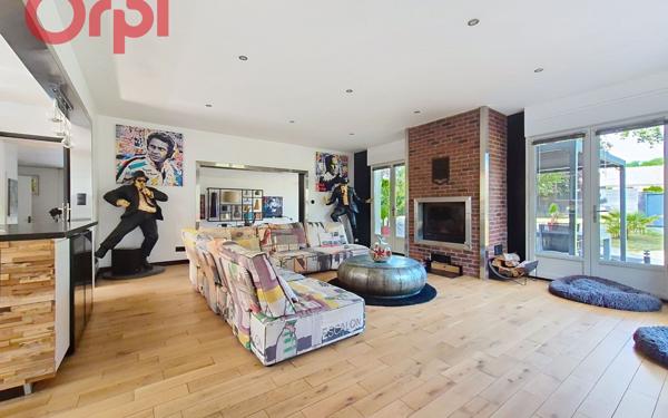 Maison à vendre    8 pièces •  Saint-Yorre