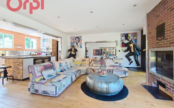 Maison à vendre    8 pièces •  Saint-Yorre