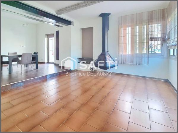 MAISON DE VILLAGE D'ENVIRON 331M², COUR ET GARAGE