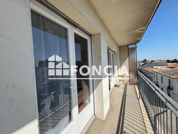 Location Appartement 2 pièces 46.8 m² - PLACE DE GAULLE Challans 85300