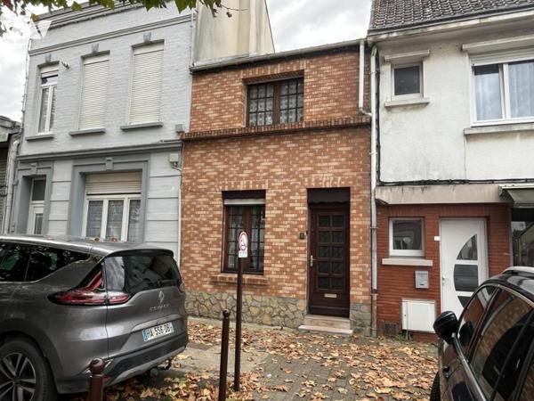 MAISON en bon état et en centre ville avec belle cour au sud