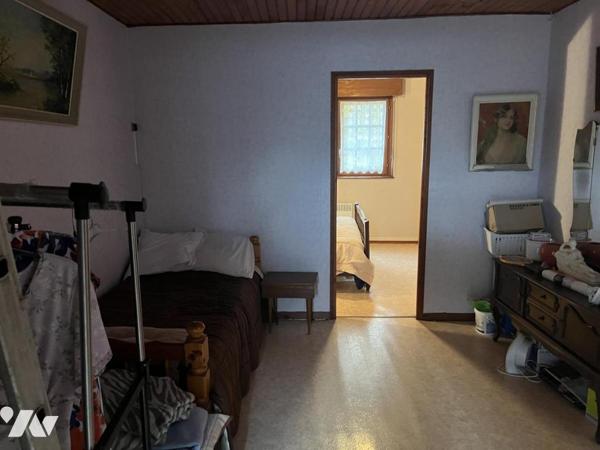 MAISON en bon état et en centre ville avec belle cour au sud