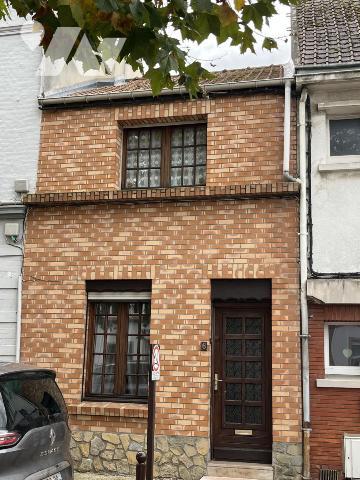 MAISON en bon état et en centre ville avec belle cour au sud