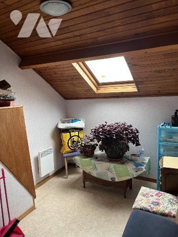 MAISON en bon état et en centre ville avec belle cour au sud