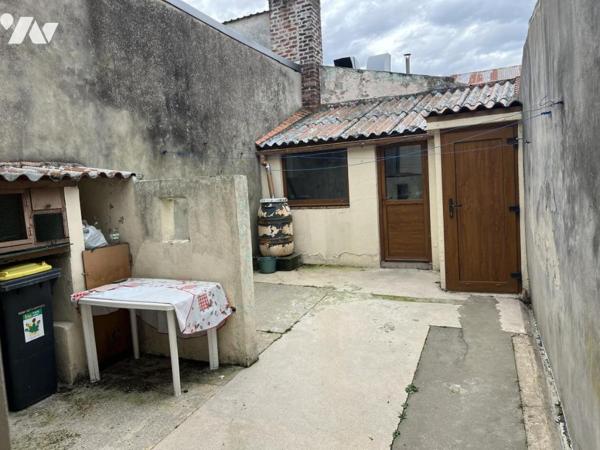 MAISON en bon état et en centre ville avec belle cour au sud