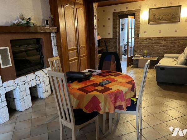 MAISON en bon état et en centre ville avec belle cour au sud