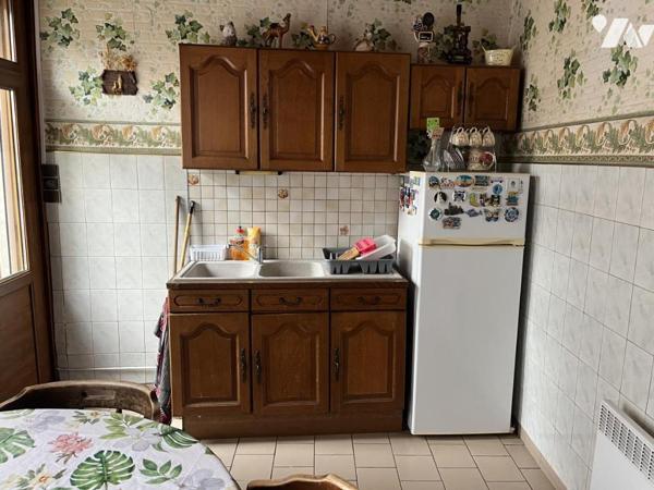 MAISON en bon état et en centre ville avec belle cour au sud