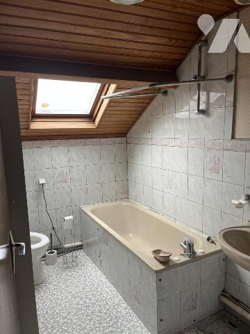 MAISON en bon état et en centre ville avec belle cour au sud