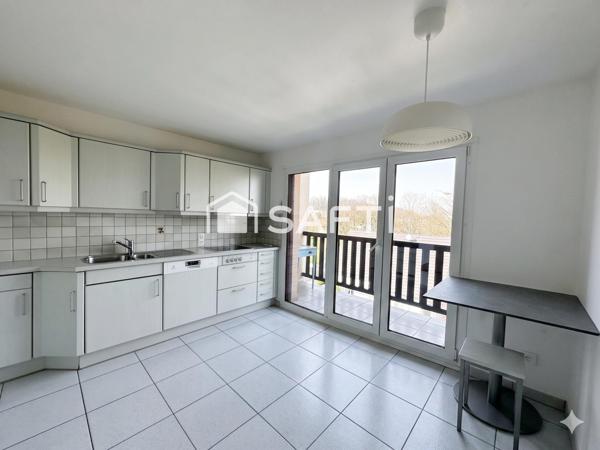 Hésinge - Dernier étage : F3/F4 lumineux  avec vue panoramique sur le village et son clocher"