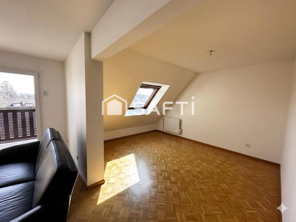 Hésinge - Dernier étage : F3/F4 lumineux  avec vue panoramique sur le village et son clocher"