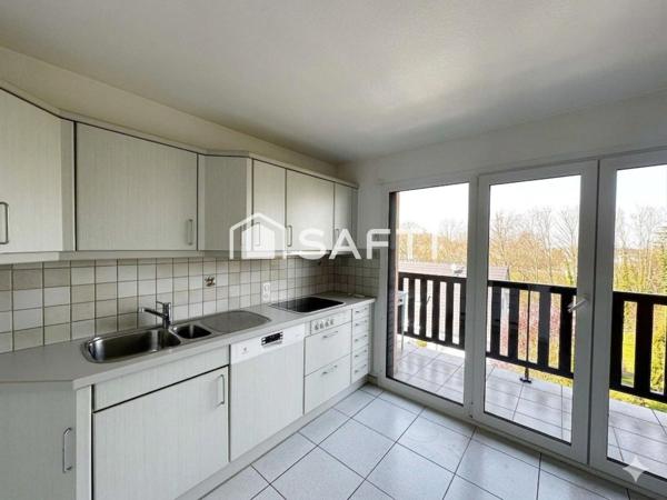 Hésinge - Dernier étage : F3/F4 lumineux  avec vue panoramique sur le village et son clocher"