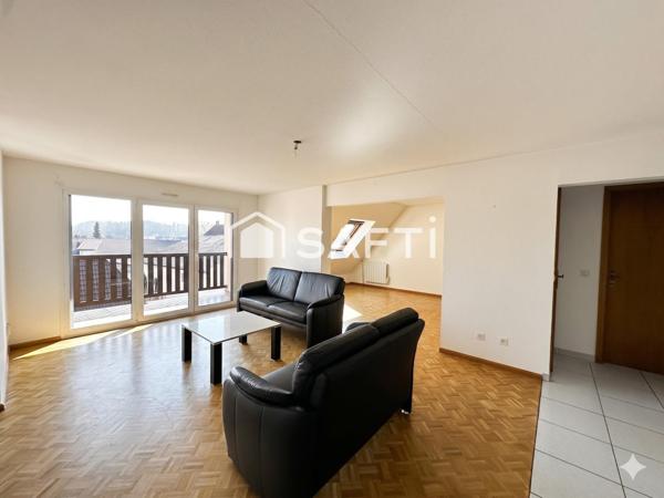 Hésinge - Dernier étage : F3/F4 lumineux  avec vue panoramique sur le village et son clocher"