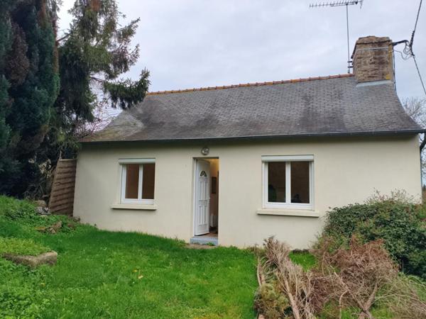 Exclusivité !! Côtes d'Armor. 22940 Plaintel. Maison en pierres de plain-pied, 2 chambres, garage, terrain