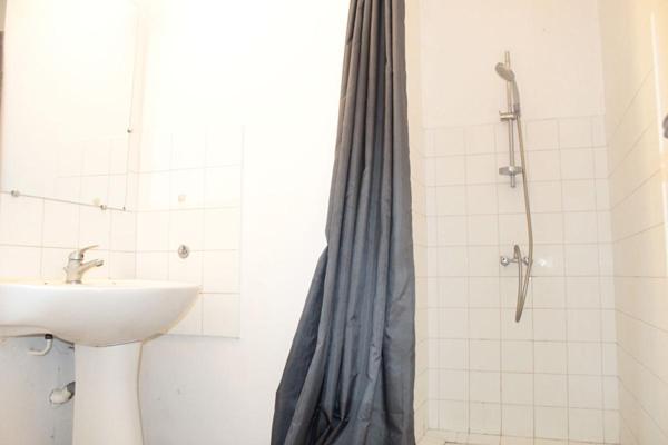 Exclusivité !! Côtes d'Armor. 22940 Plaintel. Maison en pierres de plain-pied, 2 chambres, garage, terrain