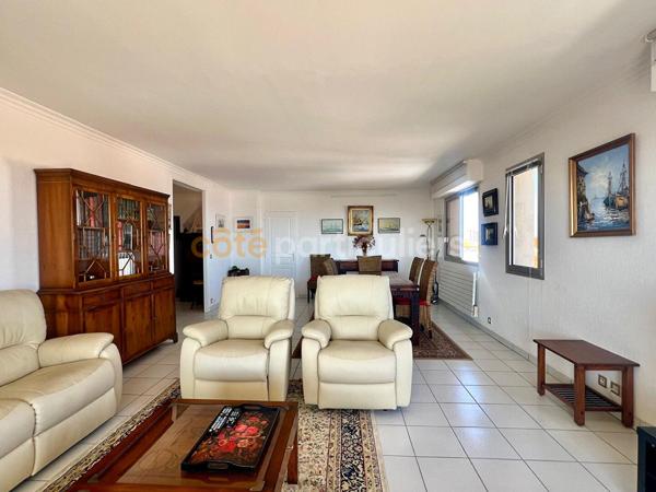 Vente
                Appartement84,62 m² - 3 Pièces -
                    ROYAN (17200)