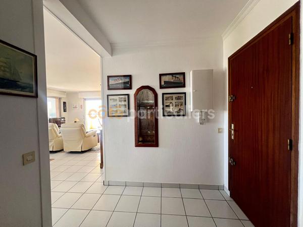 Vente
                Appartement84,62 m² - 3 Pièces -
                    ROYAN (17200)