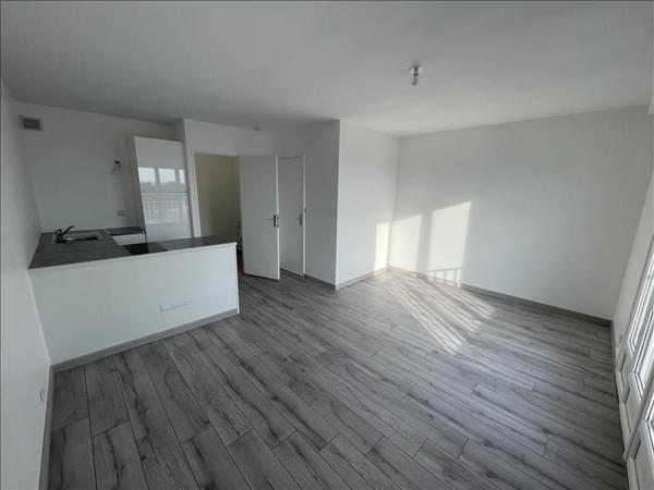 Appartement à louer 530 € CC Tours 1 pièce 28 m² DPE D