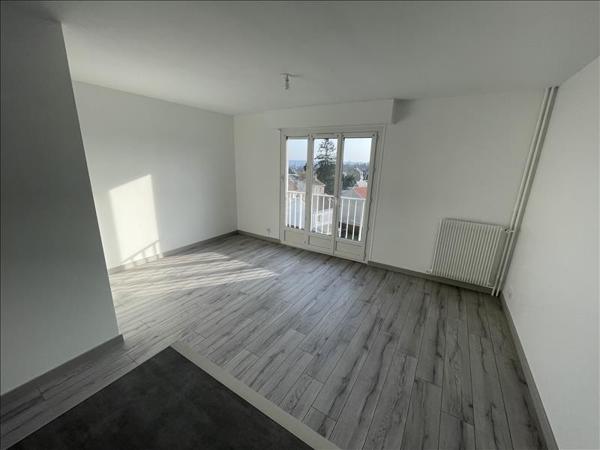 Appartement à louer 530 € CC Tours 1 pièce 28 m² DPE D