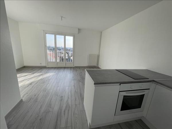 Appartement à louer 530 € CC Tours 1 pièce 28 m² DPE D