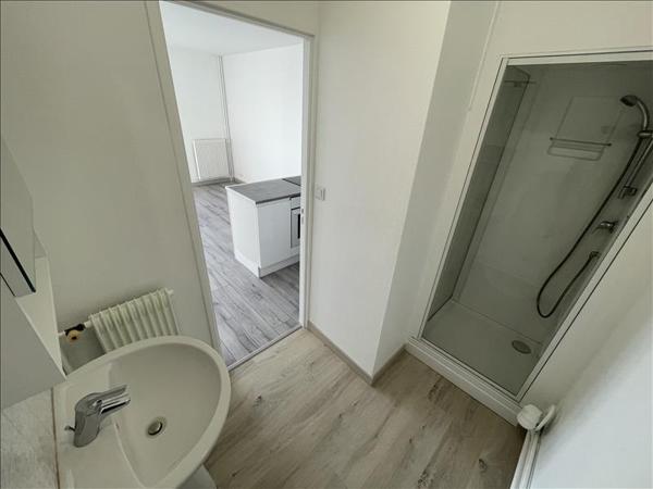 Appartement à louer 530 € CC Tours 1 pièce 28 m² DPE D