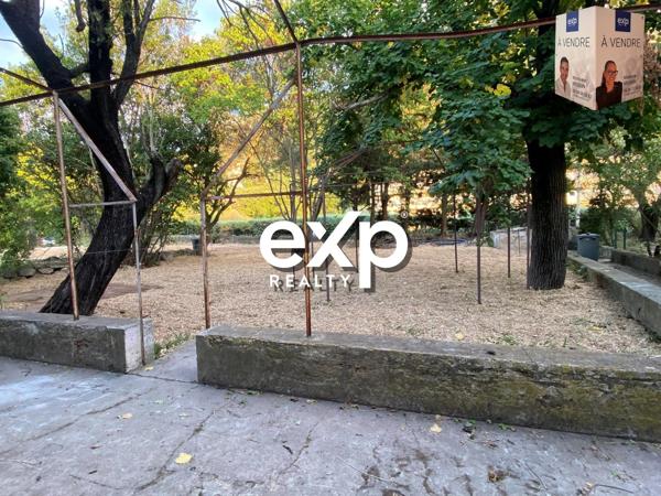 Maison T2/3 - 44 m²  - Jardin 77 M²  - 2 Places de Parking  / Les Moulins