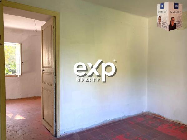 Maison T2/3 - 44 m²  - Jardin 77 M²  - 2 Places de Parking  / Les Moulins