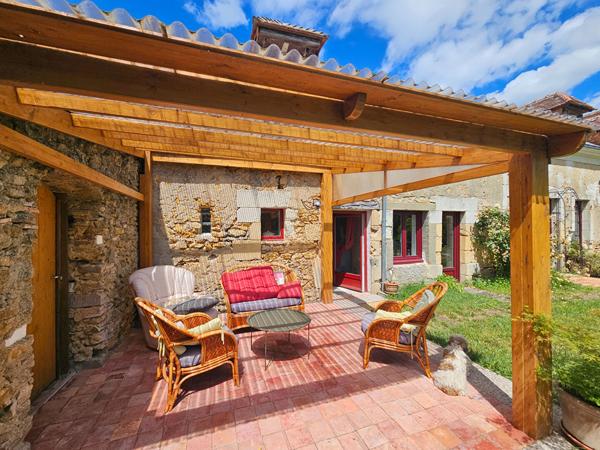 À vendre Charmante longère de caractère sur plus de 2 hectares SECTEUR FOUGERE