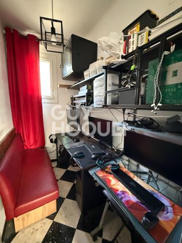 Maison de Village en 3 faces, F4  avec garage et terrasse. A vendre VILLELONGUE DE LA SALANQUE (66140)