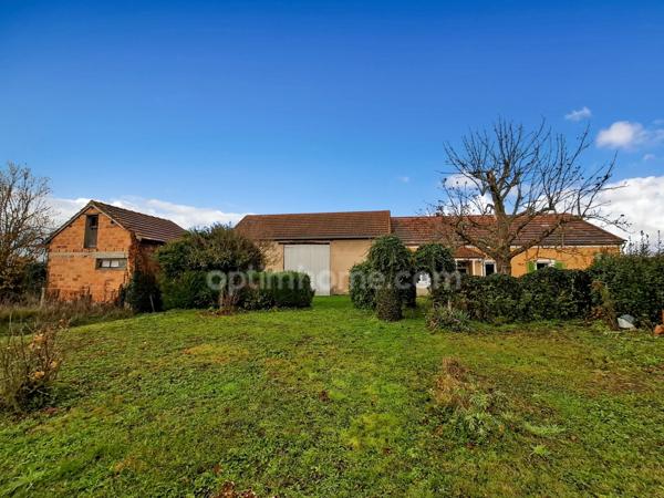 Maison à rénover avec nombreuses dépendances et grand terrain – Espinasse-Vozelle (03)